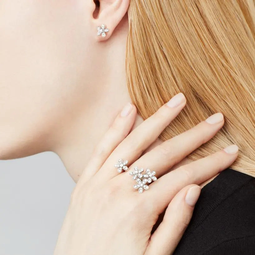 ヴァン クリーフ＆アーペルのソクラテ イヤリング（シングルフラワー）の新着商品