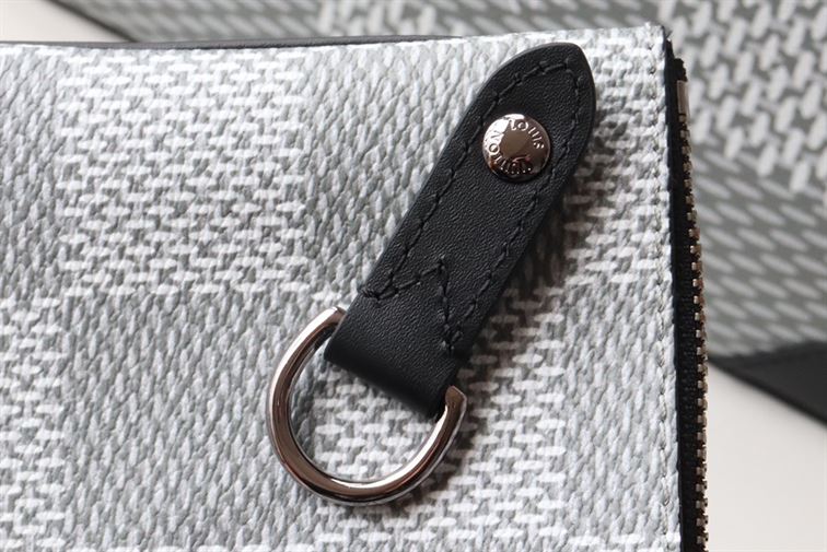 ルイ・ヴィトン トリオ メッセンジャーバッグ – LVB026