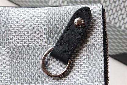 ルイ・ヴィトン トリオ メッセンジャーバッグ – LVB026