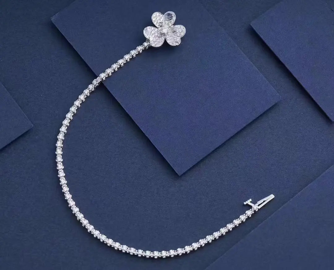 ヴァン クリーフ＆アーペル 四つ葉のクローバー フルダイヤモンド ブレスレット