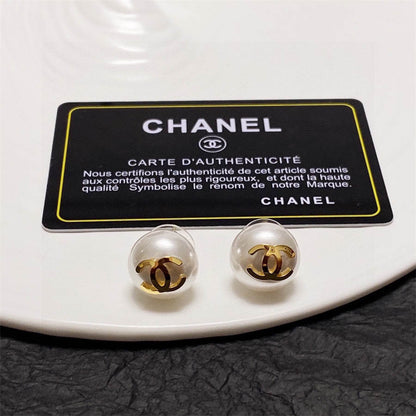 シャネルのパールイヤリング