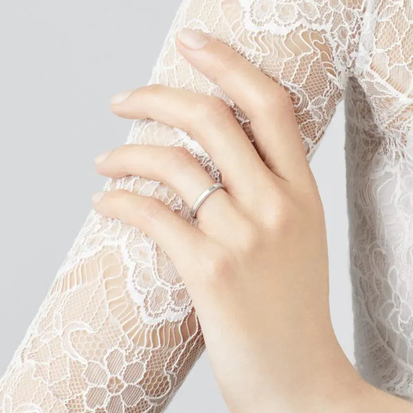 Van Cleef & Arpels Toujours 2.5mm 結婚指輪の新着