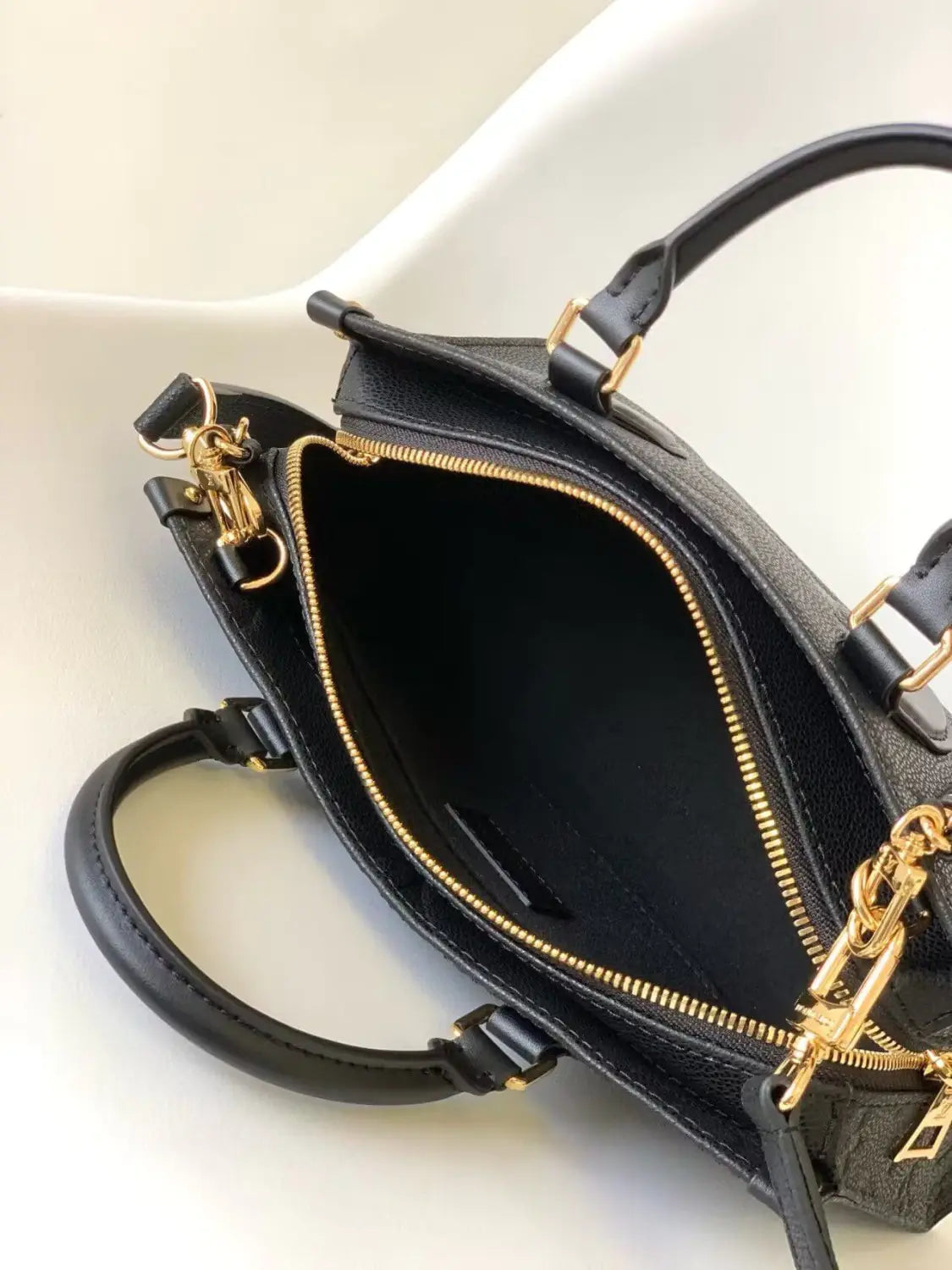 ルイ・ヴィトン オンザゴー イーストウェスト M23640