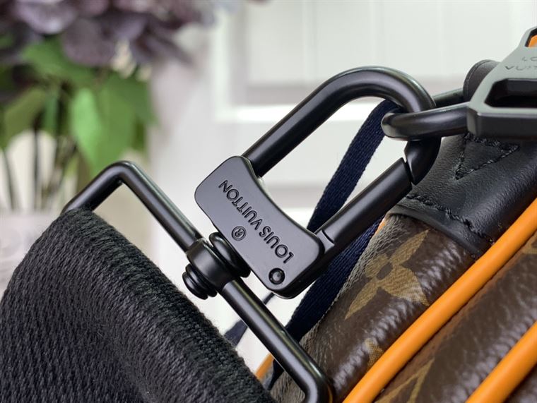 ルイ・ヴィトン Sロック メッセンジャー モノグラム マカサー – LVB056