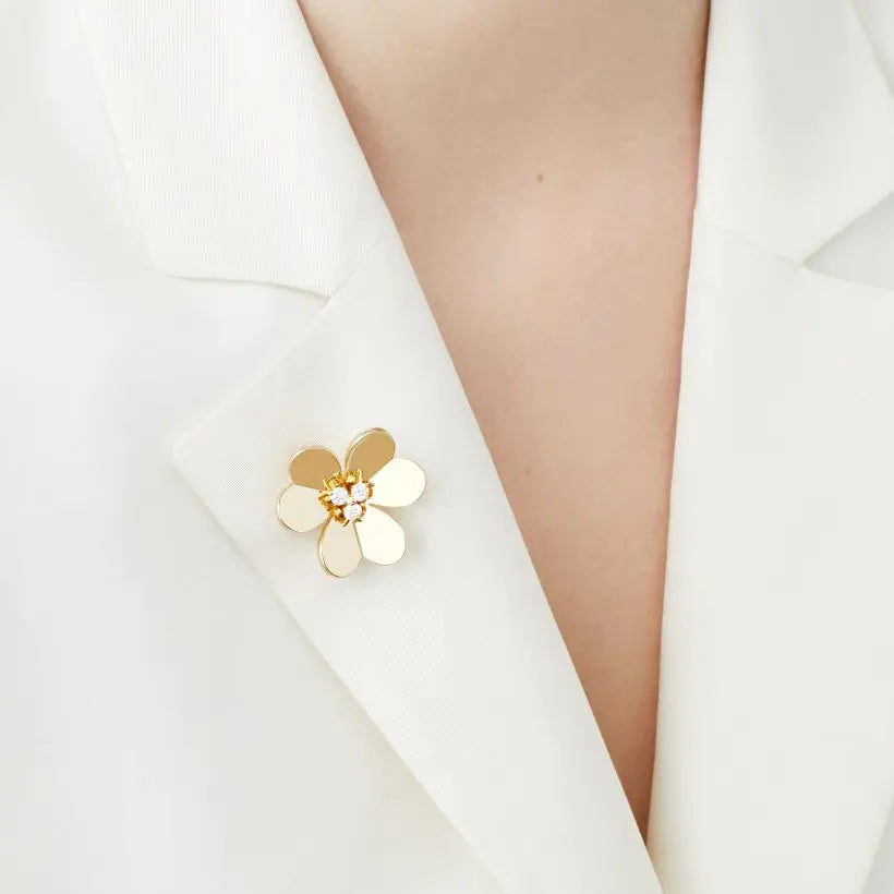 ヴァン クリーフ＆アーペルの新作フリヴォル ブローチ ペンダント、オーバーサイズ スタイル