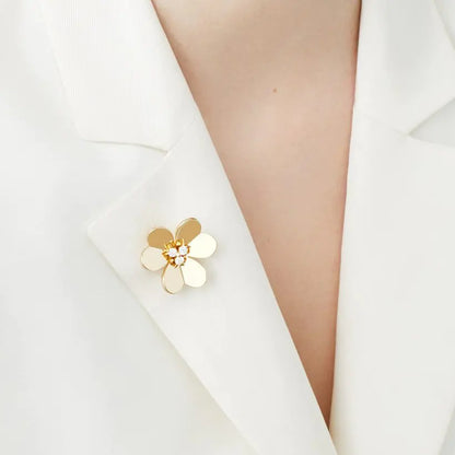 ヴァン クリーフ＆アーペルの新作フリヴォル ブローチ ペンダント、オーバーサイズ スタイル