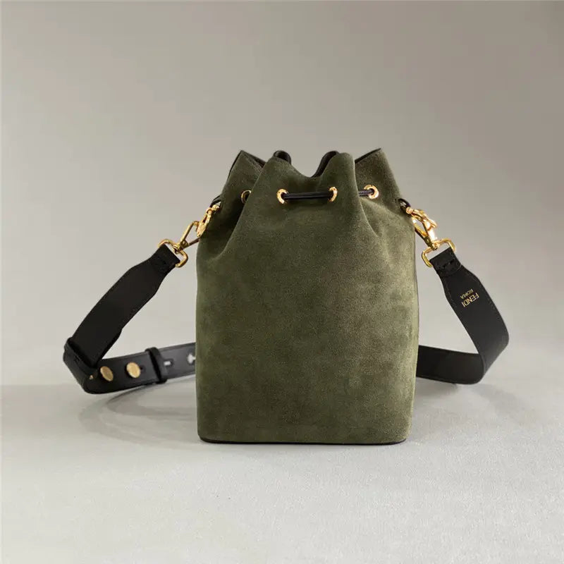 フェンディ モン トレゾール バケットバッグ