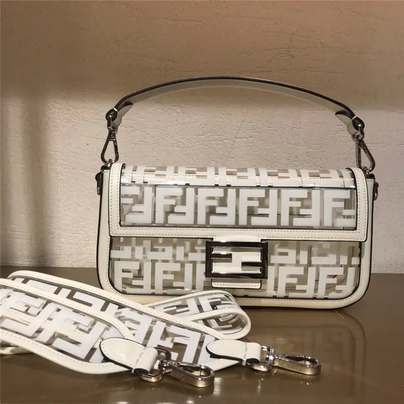 フェンディ バゲット 透明バッグ