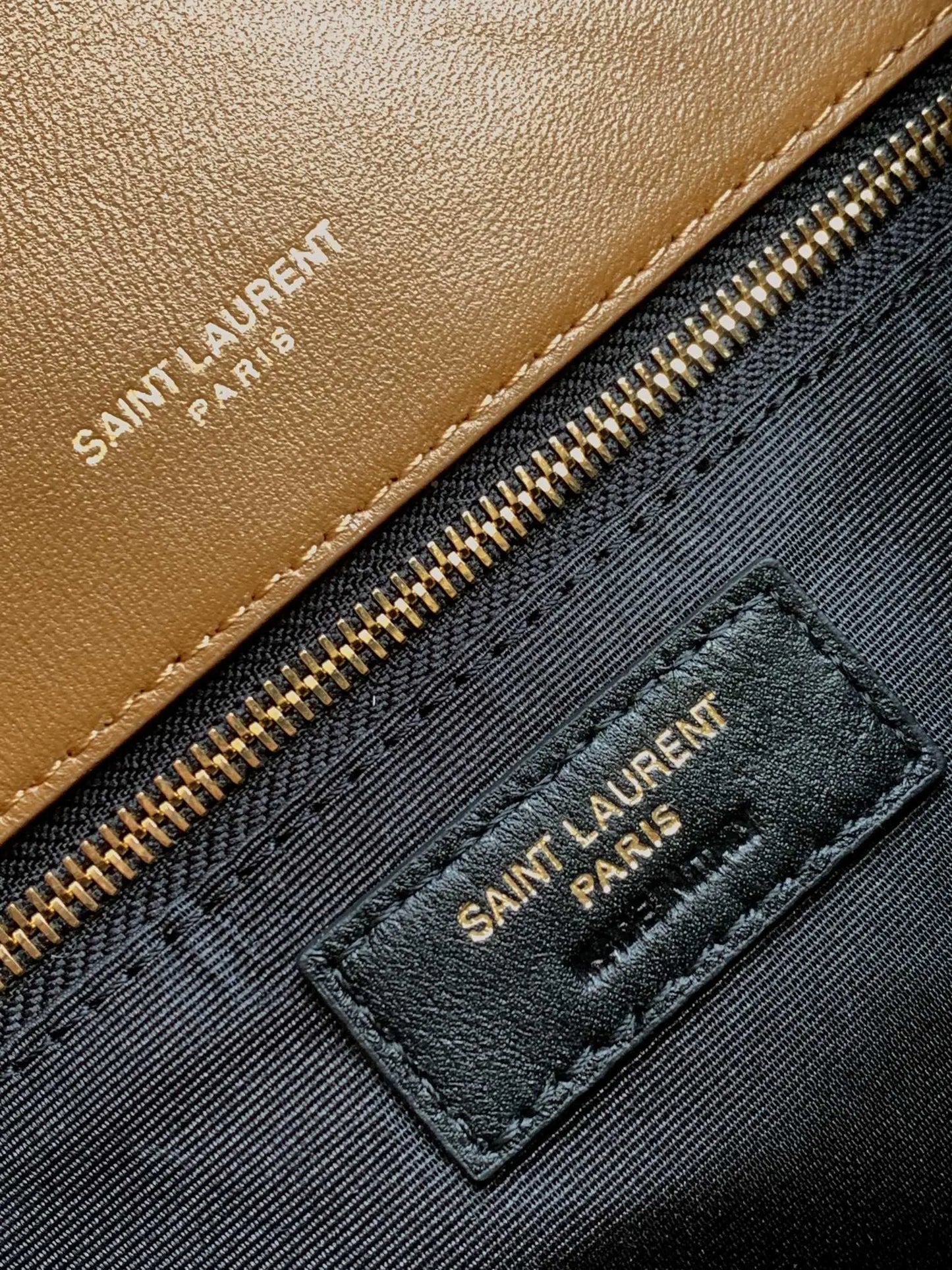 ベルベットとスムースレザーのパファー スモールチェーンバッグ