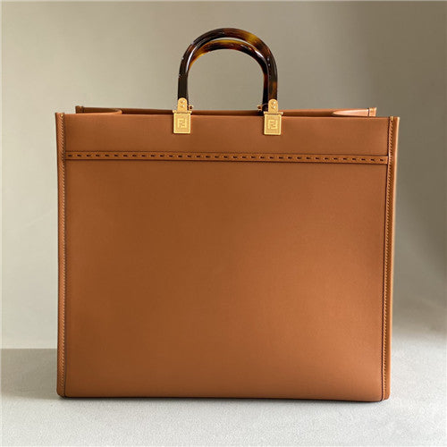 フェンディのレザーショッピングバッグ