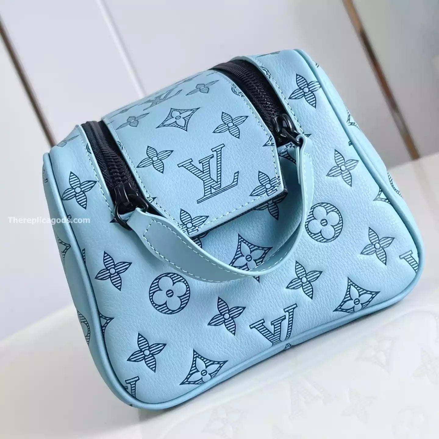 ドップキット ブルーモノグラムシャドウ – LW302