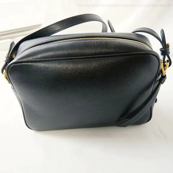 PRADA【国内発/関税込】ロゴプレート ブラックショルダーバッグ