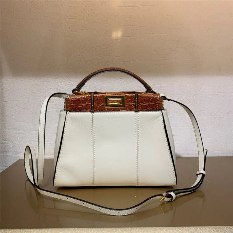 フェンディ ピーカブー ミニ レザー トートバッグ