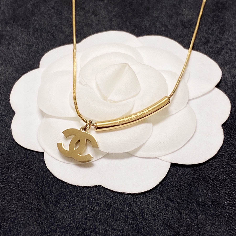 シャネルのカーブしたイングリッシュチェーン