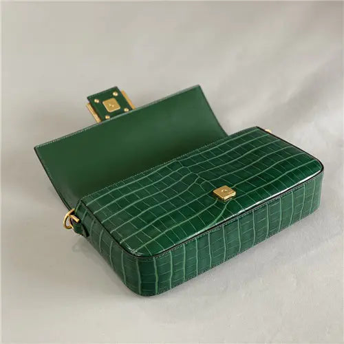 フェンディの象徴的なバゲットバッグ