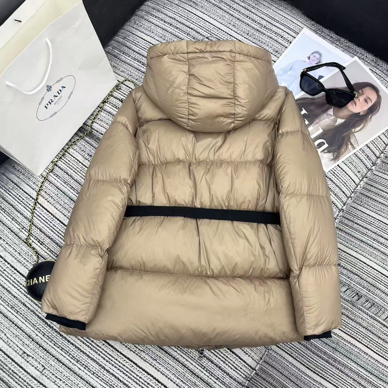 【PRADA旗艦店】ダウンジャケット、ご好評に付き再入荷！