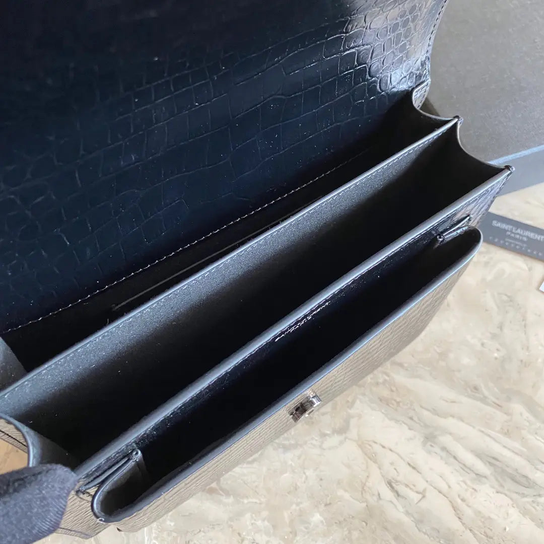 マンハッタン ミディアム ショッピングバッグ（箱入り）サンローラン レザー