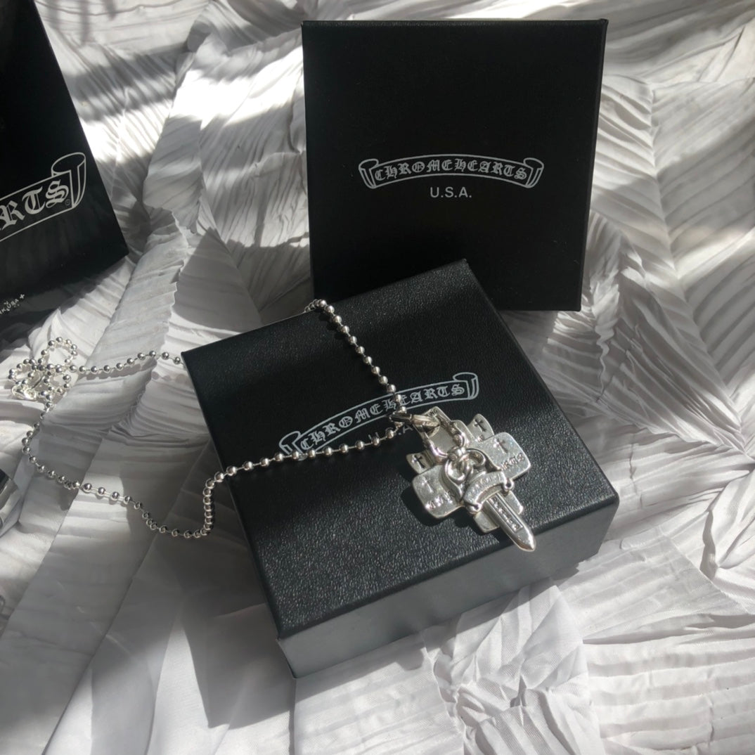 Chrome Hearts（クロムハーツ）3段ソードとホーリーソードサンスクリットペンダントネックレス
