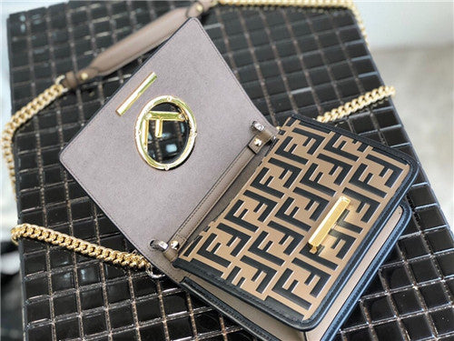 フェンディ カンイフ ショルダーバッグ