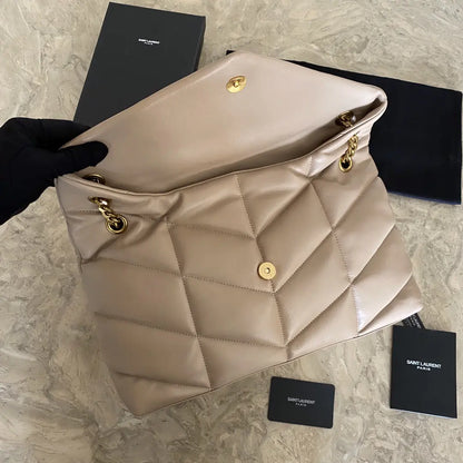 キルティングラムスキンのパファーラージバッグ