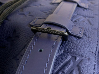 クリストファー MM バックパック ブルーモノグラム トリヨンレザー – LW160