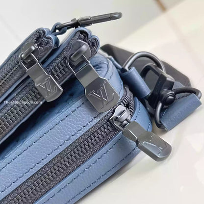 トリオ メッセンジャーバッグ ネイビーブルー モノグラムシャドウ – LW312