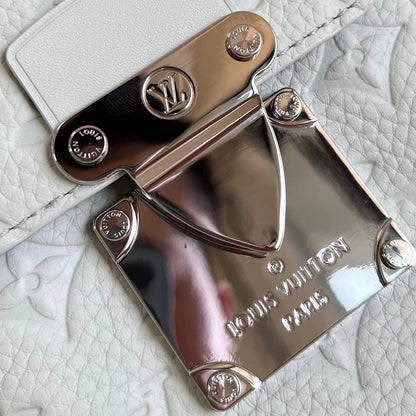 Sロック 縦型ウェアラブルウォレット トリヨンモノグラム M82568 – LW260