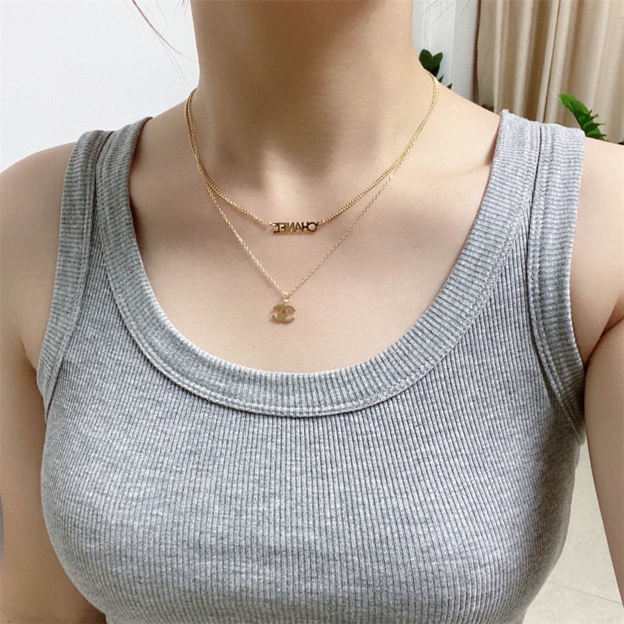 シャネルのダブルCレターネックレス