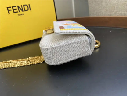 フェンディ ナノバゲットバッグ