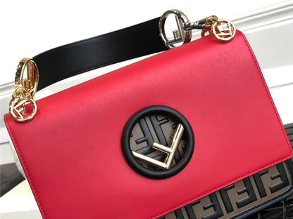 ショルダーバッグの時はスリット