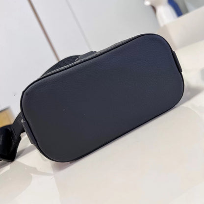 ノエ スリング ブラック カーフレザー M82248 – LW257