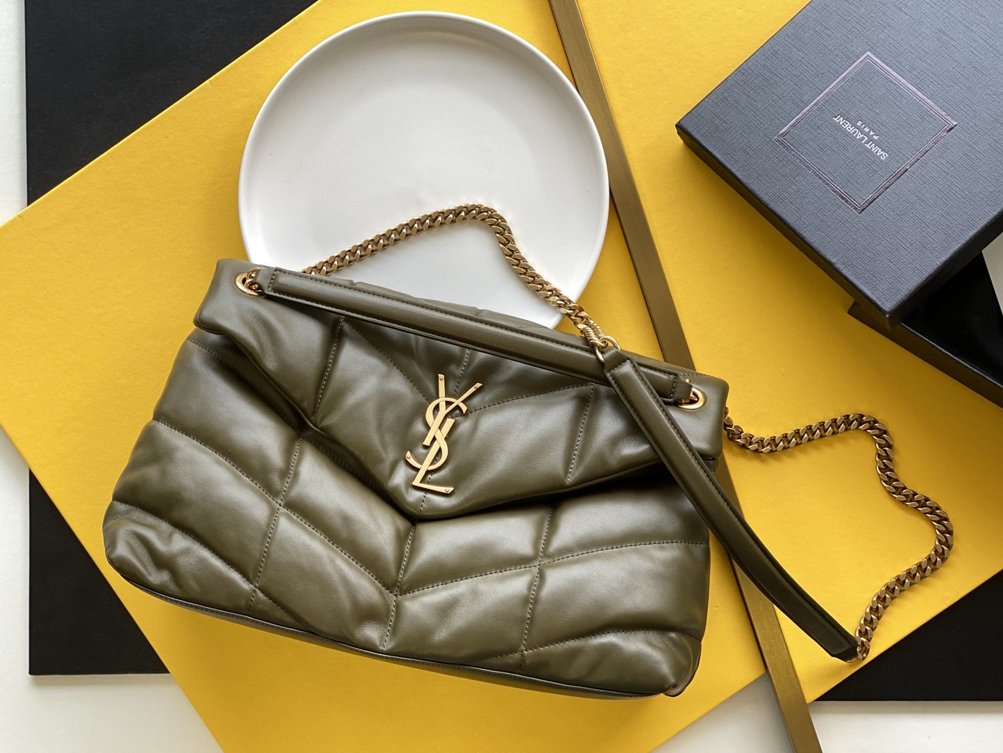 デニムとスムースレザーのパファーミディアムチェーンバッグ