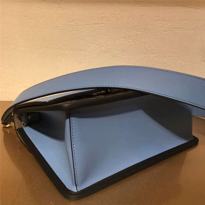 ショルダーバッグの時はスリット