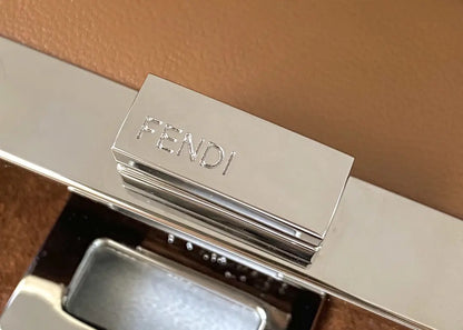 フェンディ オロック ジッパー