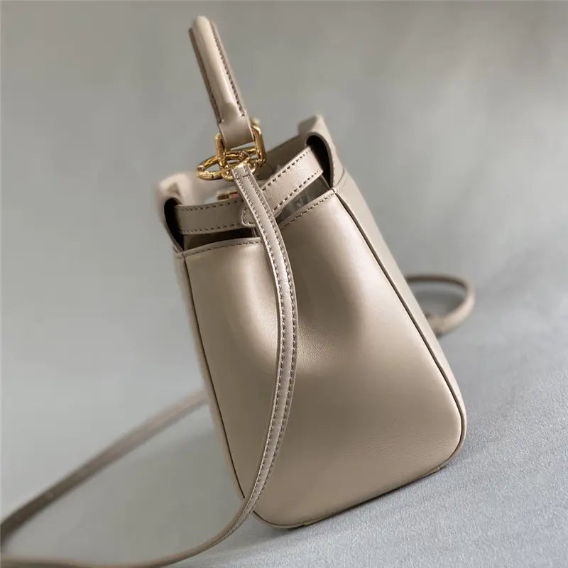 フェンディ ピーカブー シープスキンバッグ