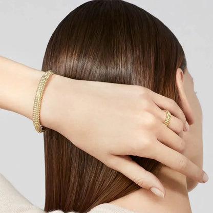 ヴァン クリーフ＆アーペルの新作、3列のビーズデザインが特徴のペルレ ゴールド リング