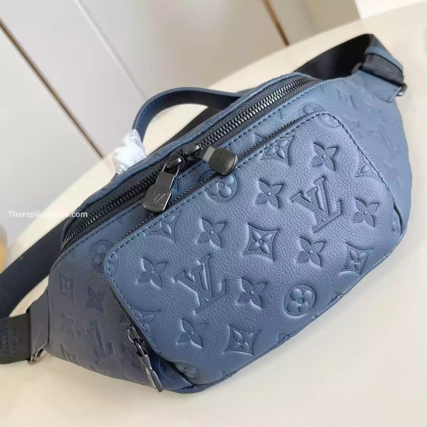 ラッシュ バムバッグ ネイビーブルー モノグラム シャドウ – LW304