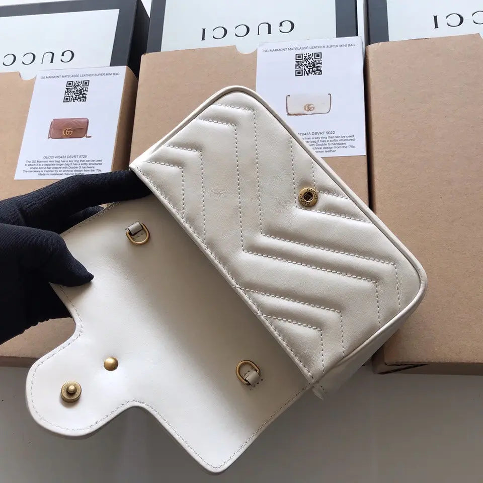 GGマーモント マトラッセ レザー スーパーミニバッグ