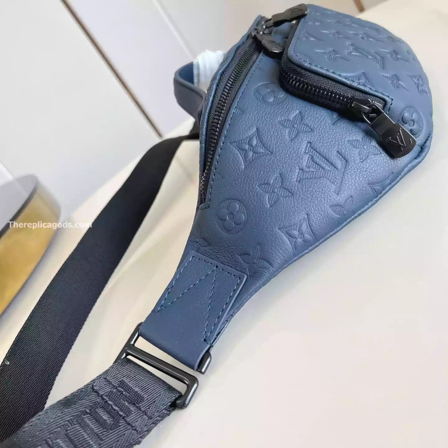 ラッシュ バムバッグ ネイビーブルー モノグラム シャドウ – LW304