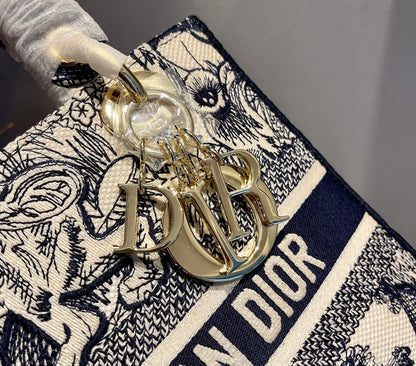 クリスチャン ディオール ミディアム レディ D ライト バッグ