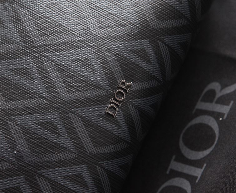 ディオール リンゴット 22 バッグ ブラック CD ダイヤモンド キャンバス – DIO015
