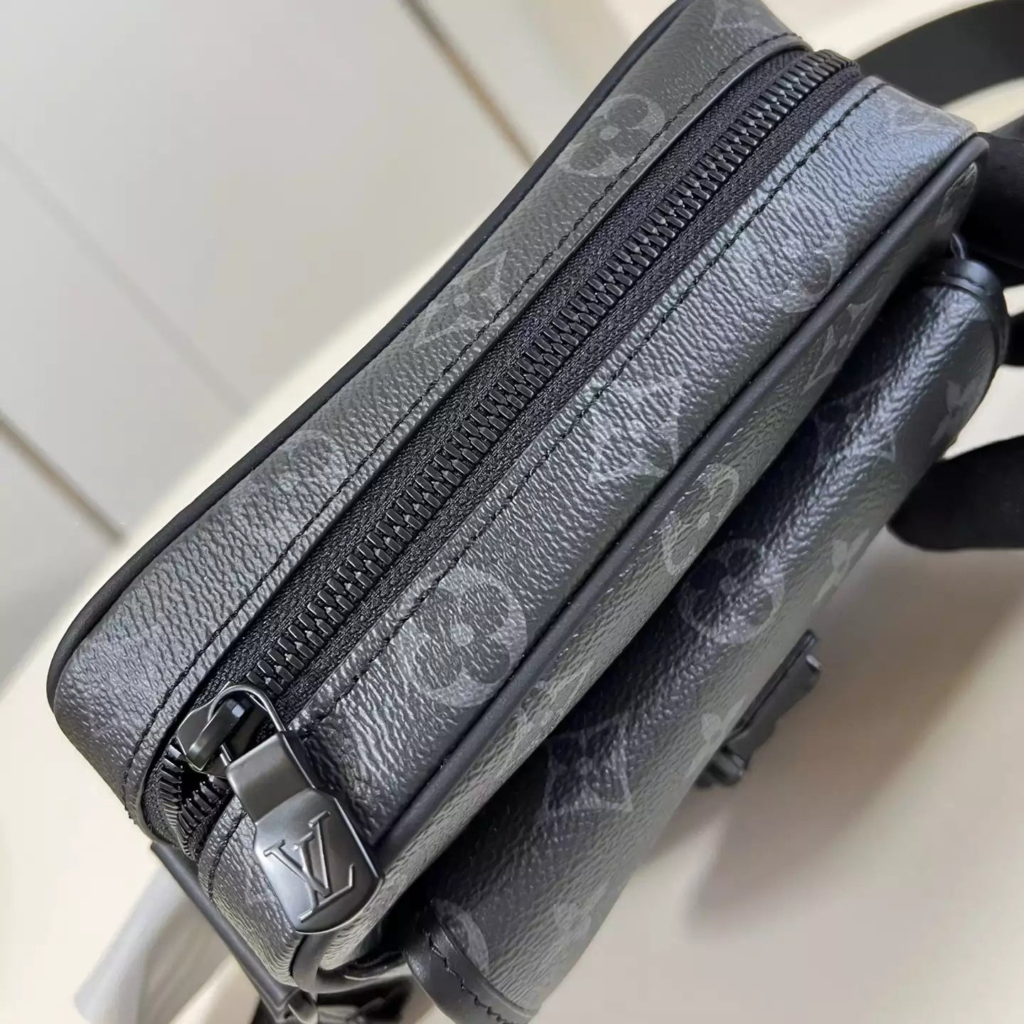 ゲッタウェイ メッセンジャーバッグ モノグラム エクリプス M12518 – LW427