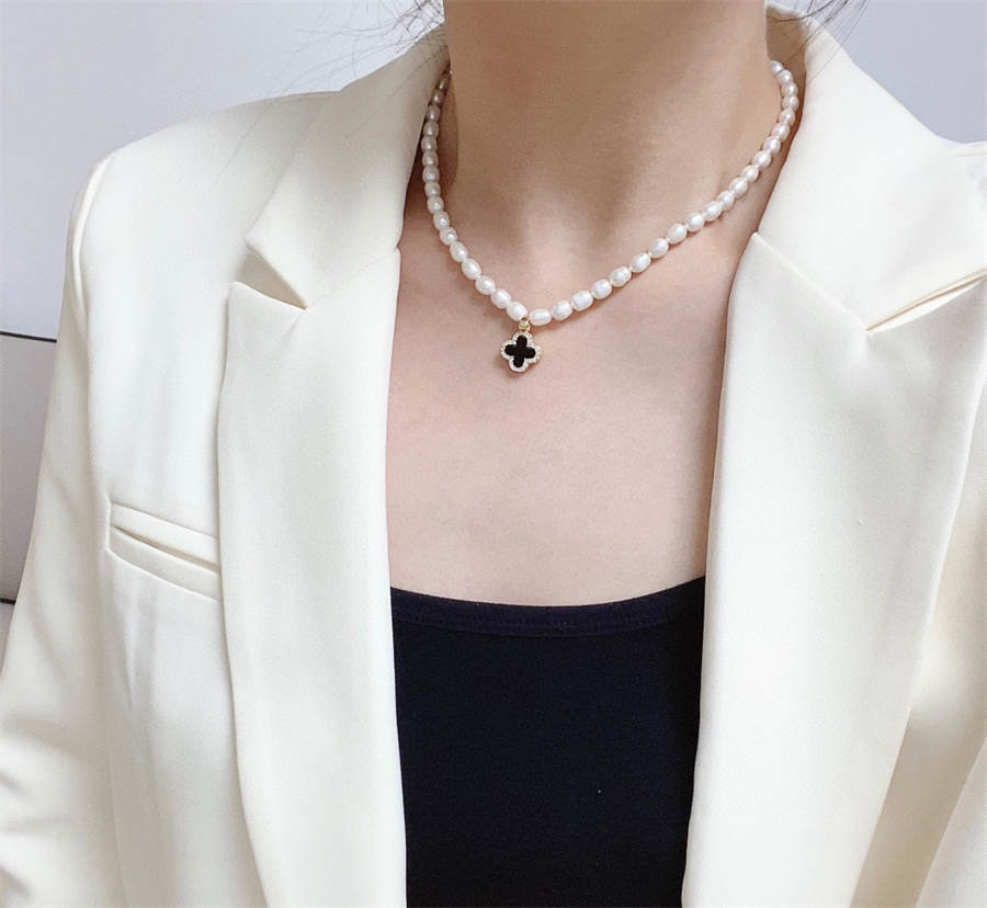 シャネル パール 四つ葉のクローバー ブラック＆ホワイト ダブルウェア ネックレス