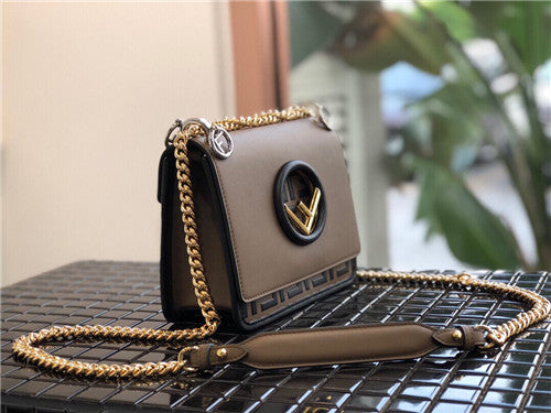 フェンディ カンイフ ショルダーバッグ