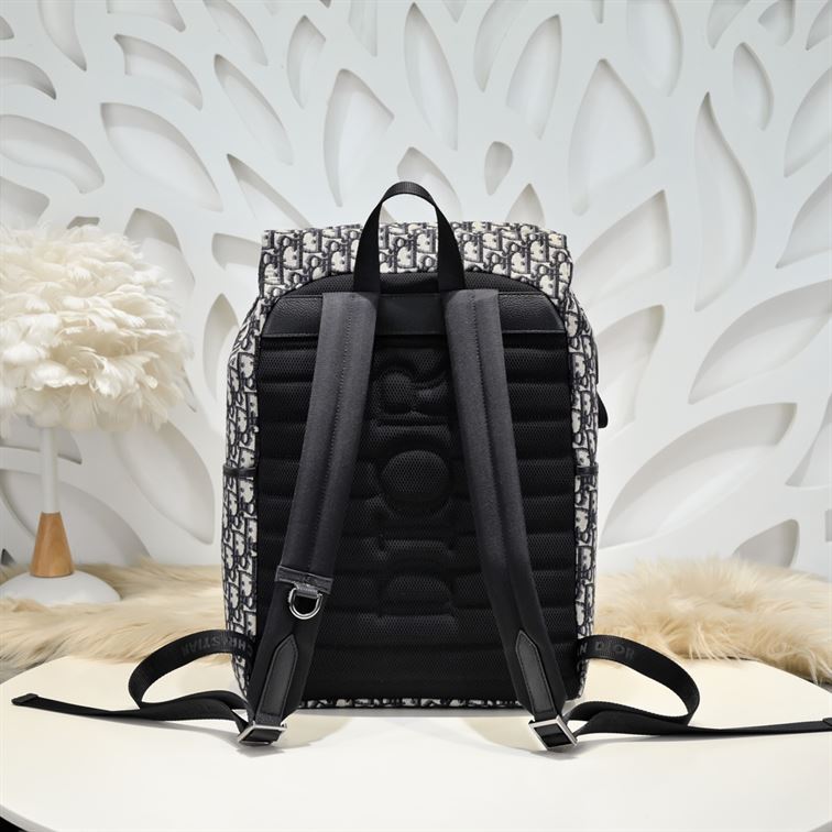 ディオール エクスプローラー バックパック ベージュ＆ブラック オブリーク ジャカード – DIO021