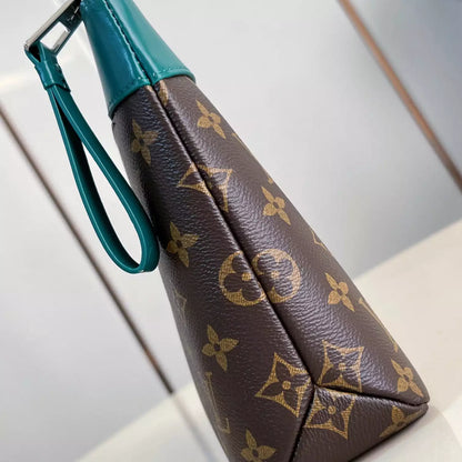 ボルネオグリーン ソフトトラベルポーチ M13199 – LW403