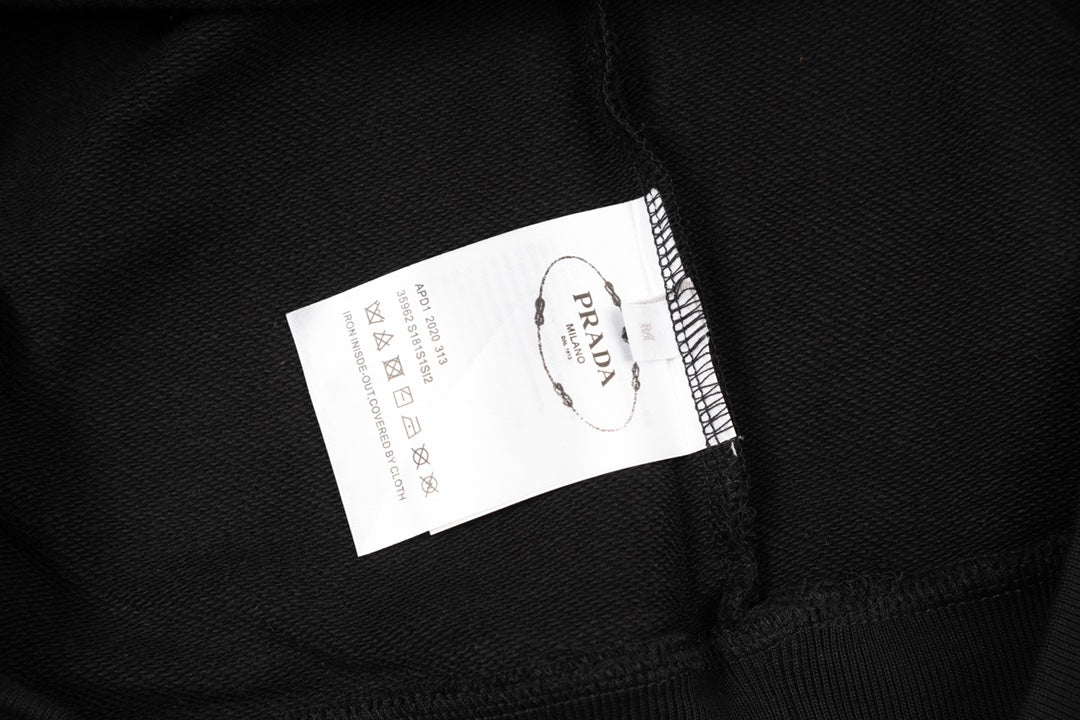 【PRADA公式旗艦店】ご好評に付き再入荷！！