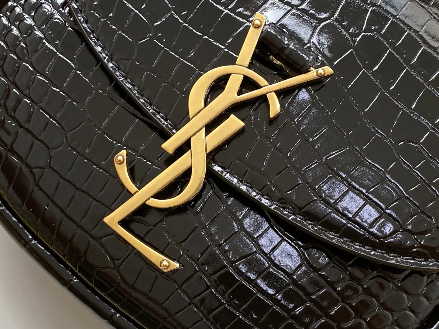 KAIA スモールサッチェル（スムースヴィンテージレザー）