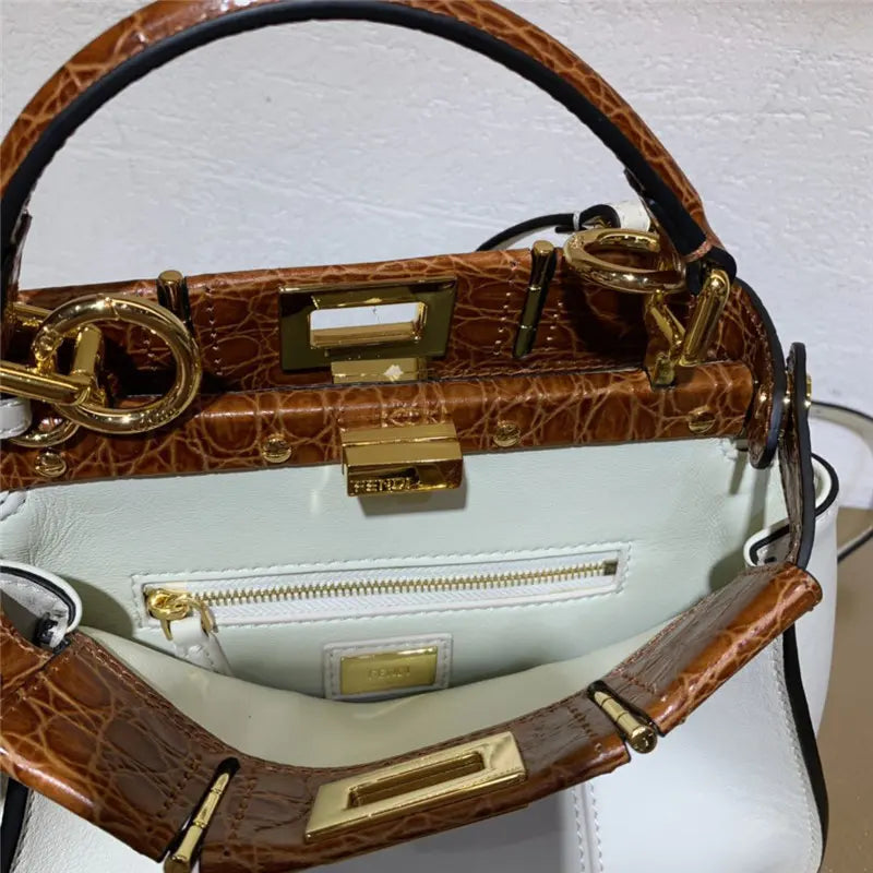 フェンディ ピーカブー ミニ レザー トートバッグ