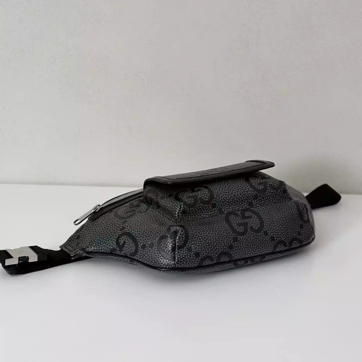 GGジャンボ ラージ ベルトバッグ（グレー＆ブラック GGレザー） – BG078